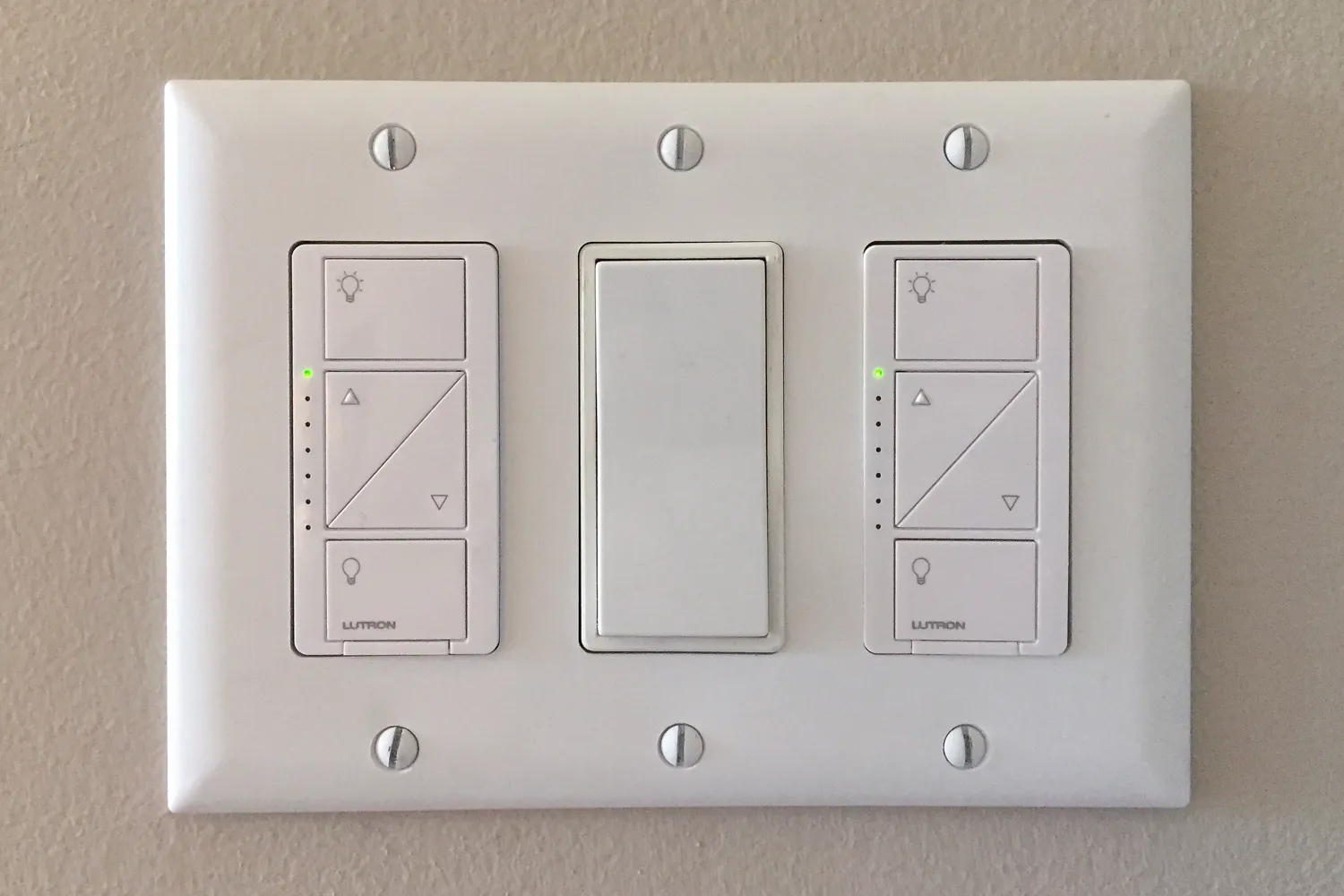 Lutron Caseta Wireless - Hệ Thống Điều Khiển Ánh Sáng Thông Minh Cho Ngôi Nhà Hiện Đại